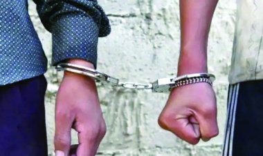 महिलाओं को अक्सर दिखाता था प्राइवेट पार्ट, ग्रामीणों ने पेट्रोल डालकर लगा दी आग; दो गिरफ्तार