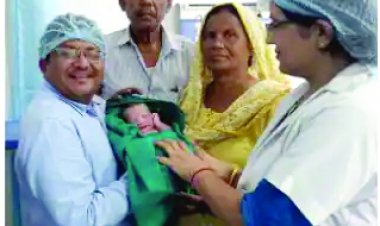 70 साल की महिला ने बच्चे को दिया जन्म,  54 साल बाद घर में आई खुशहाली