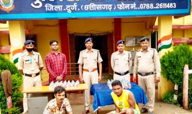 अवैध रूप से शराब को अधिक मात्रा में रखकर बिक्री करते 2 आरोपी गिरफ्तार