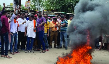 गड्ढे ने ली मासूम की जान, भाजपा ने चक्काजाम कर किया प्रदर्शन