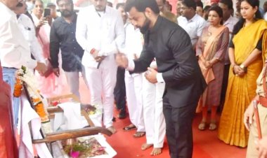 दुर्ग  कलेक्टर ने कलेक्ट्रेट परिसर में किया ध्वजारोहण