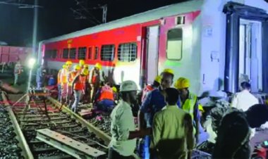 एक्सप्रेस और मालगाड़ी में टक्कर, 50 यात्री घायल