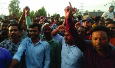 कुम्हारी में छात्रा की मौत पर 35 लाख मुआवजे की मांग, आक्रोशित ग्रामीणों ने पिछले 6 घंटों से नेशनल हाइवे कर रखा है जाम