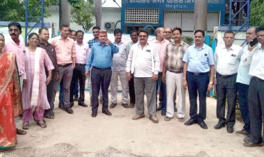 कर्मचारियों के प्रदर्शन से कार्यालय मेे पसरा सन्नाटा,  आयुक्त ने प्लेसमेंट से लिया काम