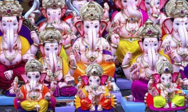 Exclusive: पीओपी से बनी मूर्तियों में मिट्टी का लेप लगाकर बाजारों में बेचने की तैयारी