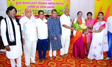 लोक गायकों ने दी बेहतरीन गीतों की प्रस्तुति