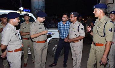 यातायात नियमों का पालन नहीं करने वाले वाहन चालकों का दुर्ग SP ने स्वयं काटा चालान