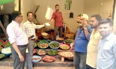 दुकानों में छापेमारी कर सिंगल यूज्ड पॉलिथीन जब्त