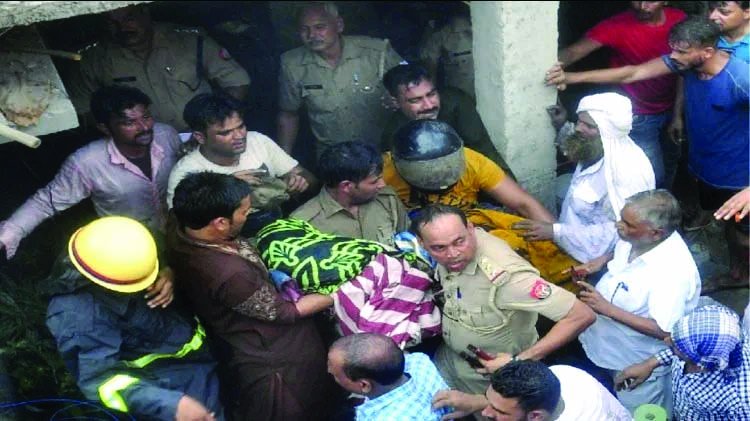 पटाखा विस्फोट: नमाज पढ़ते हुए ऐसे आई तीनों बेटियों की मौत, संभलने का मौका तक नहीं मिला, भयावह था मंजर