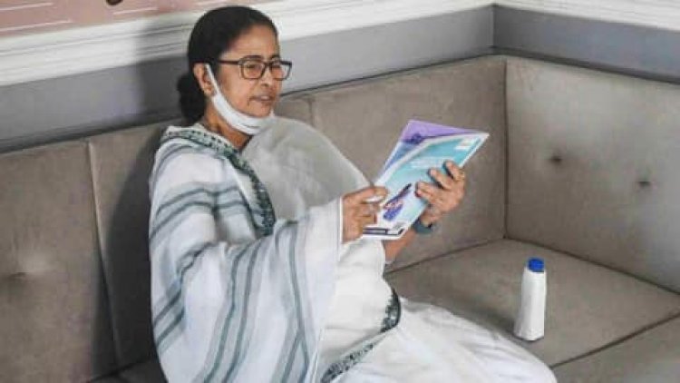 पार्थ चटर्जी के बाद परेश अधिकारी, ममता बनर्जी ने एक और 'घोटालेबाज' मंत्री को किया बाहर
