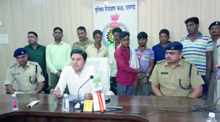 बीमारी से बचने और मालामाल होने तांत्रिक के कहने पर परिजनों के साथ मिलकर किया मां-बाप का कत्ल