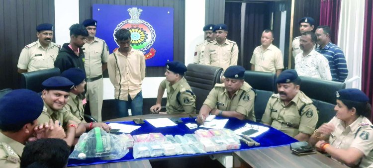 दुर्ग जिले में 11 चोरी का खुलासा, नाबालिग निकला मास्टर माइंड, एटीएम लूटने के दौरान सीसीटीवी में हुआ कैद, 3 आरोपी गिरफ्तार