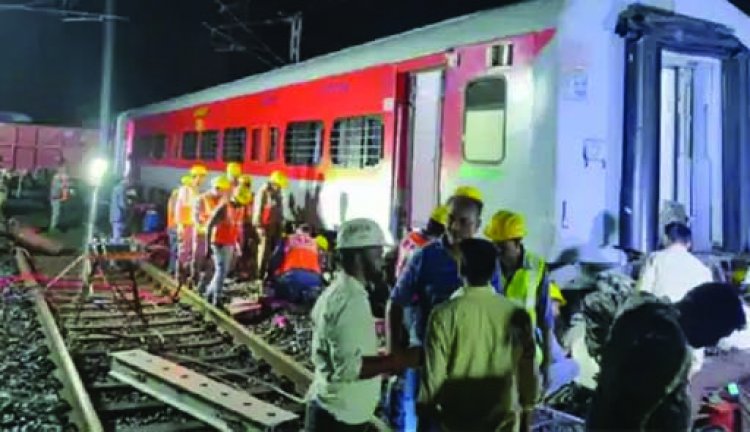रेल हादसा मामले में चालक सहित 4 सस्पेंड