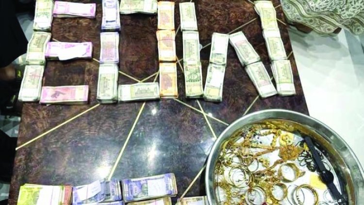 आरटीओ के घर मिले 16 लाख रुपये नगद, कमाई के मुकाबले 650 प्रतिशत मिली संपत्ति