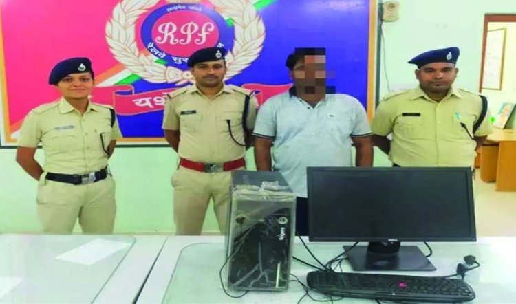 च्वाइस सेंटर में आरपीएफ की दबिश, 44 ई-टिकट सहित कम्युटर किया जब्त