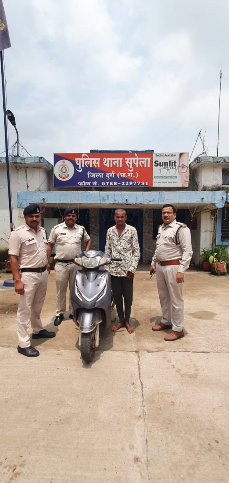 आदतन चोर चोरी की स्कूटी के साथ पकड़ाया