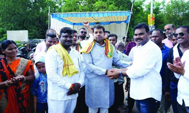 नुआखाई पर्व से पहले ओड़िया समाज ने निकाली शोभायात्रा