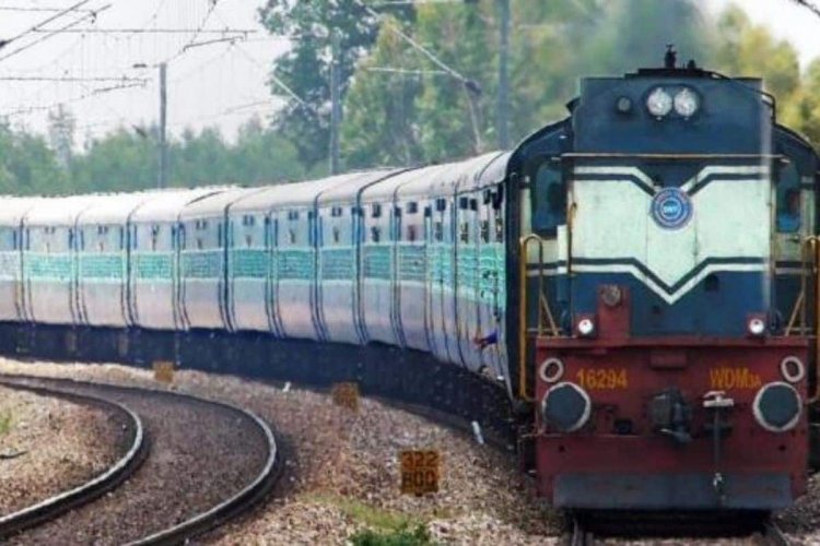 तीसरी लाइन के लिए 58 ट्रेन फिर से रद्द