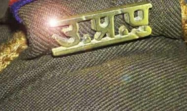 बिना वर्दी के पुलिसकर्मियों ने फांदी दीवार, महिलाओं ने चोर समझकर चप्पलों से पीटा