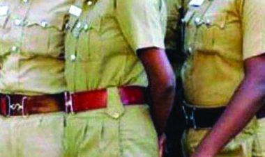 शराब कोचियों तक छापेमारी की सूचना पहुंचाने वाली महिला आरक्षक लाइन अटैच