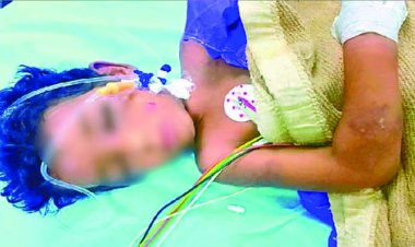 माँ ने प्रेम संबंधों में रोड़ा बन रहे चार वर्षीय बेटे को पीट-पीट कर कर दिया अधमरा, पति के शिकायत के बाद सभी फरार