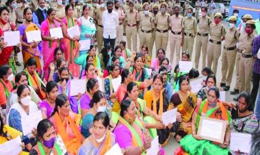 बीजेपी महिला मोर्चा ने शराब दुकान में घुसकर जमकर किया प्रदर्शन