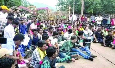 एनएमडीसी बचेली के खिलाफ आदिवासी युवाओं ने खोल मोर्चा , मूलभूत सुविधाओं सहित रोजगार की मांग