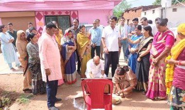 नेवई बस्ती में बनेगी 8 लाख से सड़क,  प्रदेश महामंत्री व महापौर ने किया भूमिपूजन