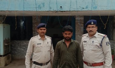 शातिर चोर चांदी के सिक्का के साथ गिरफ्तार