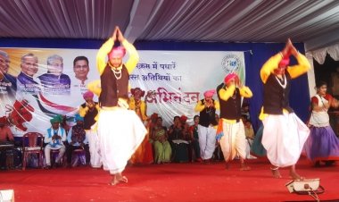 लोकरंग की प्रस्तुतियों ने बांधा समां, विशिष्ट जनों का किया गया सम्मान