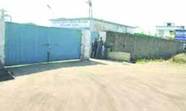 फैक्ट्री में काम करते वक्त 30 फीट की ऊंचाई से गिरा श्रमिक, मौत