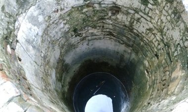 दो मासूम के साथ महिला ने कुए में लगाई छलांग, तीनों की मौत