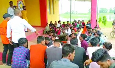 प्रवेश प्रक्रिया में धांधली, कॉलेज में छात्र-छात्राओं ने किया हंगामा