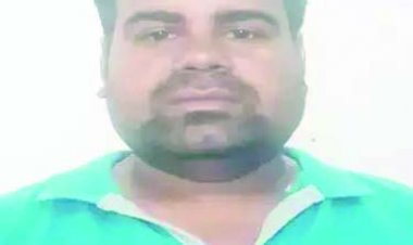 दबंगई मामले में शिक्षक सस्पेंड, गिरफ्तारी की कार्रवाई भी हुई