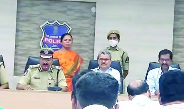 खूंखार नक्सल कमांडर रमन्ना की पत्नी सावित्री ने किया समर्पण