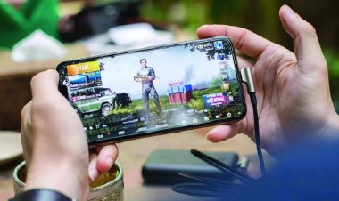 रेलवे ट्रैक पर बैठकर गेम खेल रहा था युवक, ट्रेन की चपेट में आने से हुई मौत