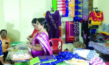 महिलाओं को आत्म निर्भर बनाने सेक्टर-6 कालीबाड़ी ने उपलब्ध कराया मंच