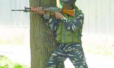 कुलगाम एनकाउंटर में सुरक्षा बलों ने लश्कर आतंकी को किया ढेर, 2 नागरिक और 1 जवान घायल