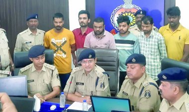 सेक्टर 10 भिलाई के व्यापारी संघ के अध्यक्ष का पुत्र अनुभव जैन निकला महादेव ऑनलाइन सट्टा का मुख्य खाईवाल! बेरोजगारों को नौकरी दिलाने के नाम पर लगा दिया ऑन लाइन सट्टा खिलाने के काम में, 6 गिरफ्तार