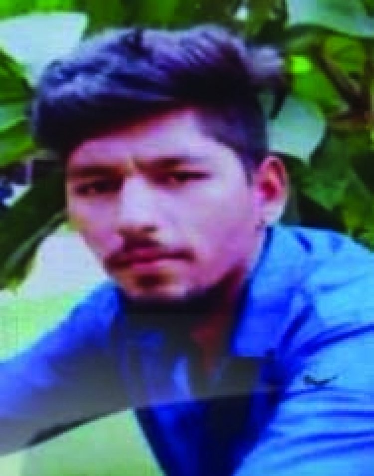 मिक्सर मशीन वाहन से टकराकर बाइक सवार की मौत, एक दिन पहले ही छुट्टी पर आया था घर