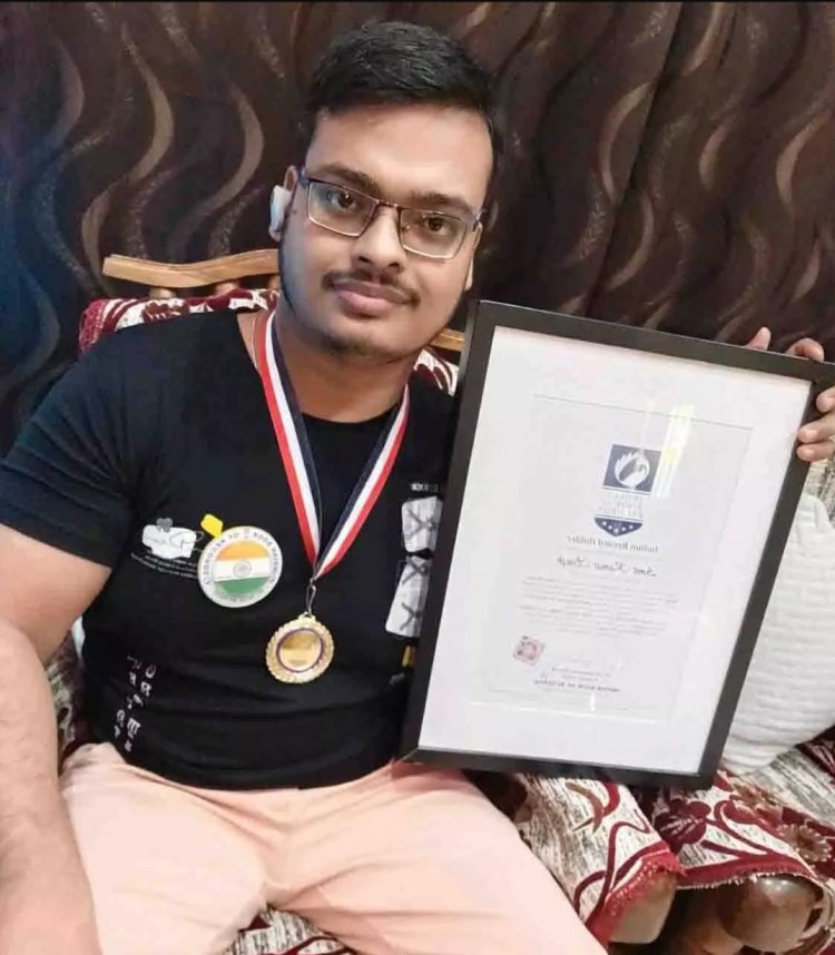 1 मिनट में 84 पुशअप्स मारकर भिलाई के युवक ने इंडियन बुक ऑफ वर्ल्ड रिकॉर्ड में दर्ज कराया अपना नाम