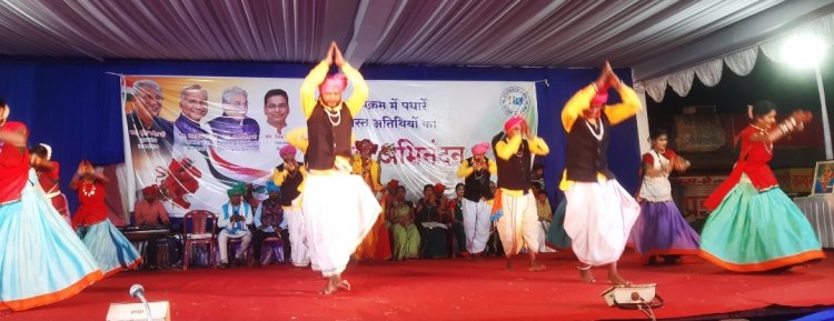 लोकरंग की प्रस्तुतियों ने बांधा समां, विशिष्ट जनों का किया गया सम्मान