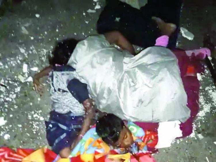 हादसे में 2 बच्चे सहित 7 लोगों की मौत,सड़क किनारे खड़े ट्रेलर से जा टकराई बस
