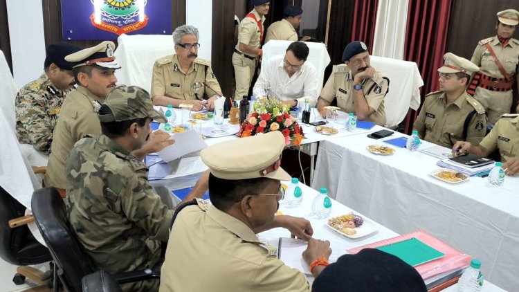 डीजीपी ने दुर्ग की लॉ एंड ऑर्डर की व्यवस्था और बढ़ते अपराध पर जताई नाराजगी, घंटों कंट्रोल रुम में चली मैराथन बैठक