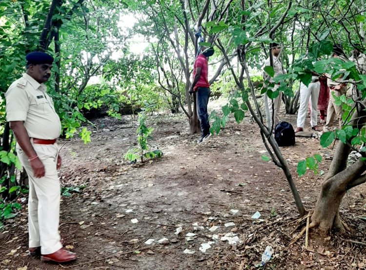 अपडेट: नौकरी जाने से मायूस ड्रायवर ने मंत्रालय के साइकिल स्टैंड में लगाया फांसी