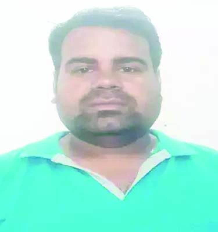 दबंगई मामले में शिक्षक सस्पेंड, गिरफ्तारी की कार्रवाई भी हुई