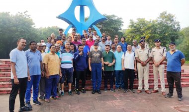 अंतरराष्ट्रीय वृद्धजन दिवस पर सुबह 6 बजे SP दुर्ग पहुंचे वृद्धजनों के बीच, चाय पर की चर्चा