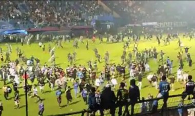 इंडोनेशिया में फुटबॉल मैच के बाद स्टेडियम में भड़की हिंसा, 127 की मौत