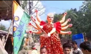 देवी के हाथ में त्रिशूल की जगह तृणमूल का झंडा