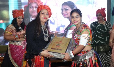 डांडिया नाइट में दिखाई प्रतिभा, हुए सम्मानित